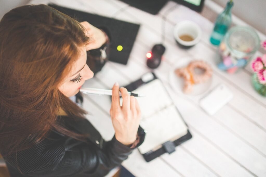 découvrez les environnements de travail numériques, un espace innovant et collaboratif qui optimise la productivité et favorise la flexibilité. transformez votre façon de travailler grâce aux outils et technologies modernes adaptés aux entreprises d'aujourd'hui.