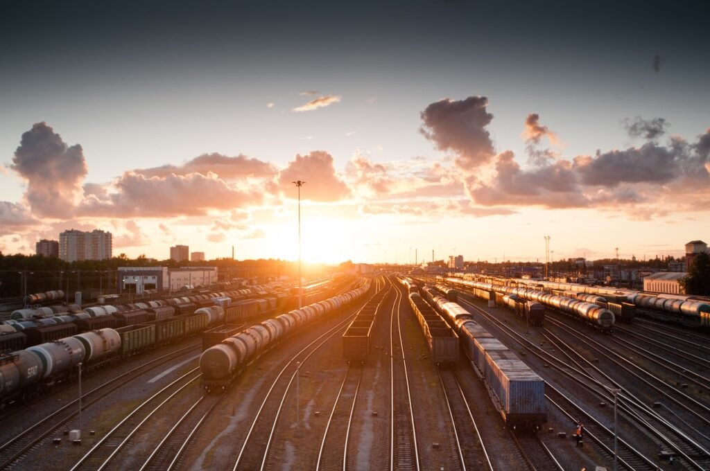 découvrez l'univers de la logistique : solutions d'optimisation des chaînes d'approvisionnement, gestion des stocks et transport de marchandises pour améliorer l'efficacité de votre entreprise.