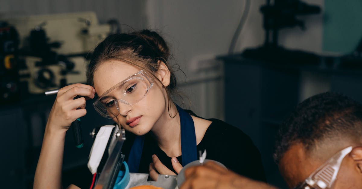 découvrez tout ce qu'il faut savoir sur l'apprentissage : fonctionnement, avantages, conditions d'accès et conseils pour réussir votre parcours professionnel en alternance.