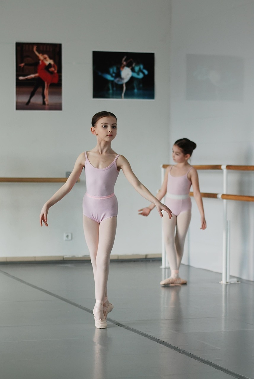 découvrez l'élégance et la passion du ballet, un art de la danse classique alliant grâce, technique et émotion sur scène. apprenez-en plus sur son histoire, ses grands chorégraphes et spectacles incontournables.