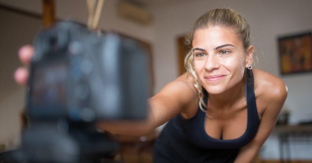 découvrez le métier de content creator : missions, compétences essentielles et astuces pour réussir à créer du contenu engageant sur le web et les réseaux sociaux.
