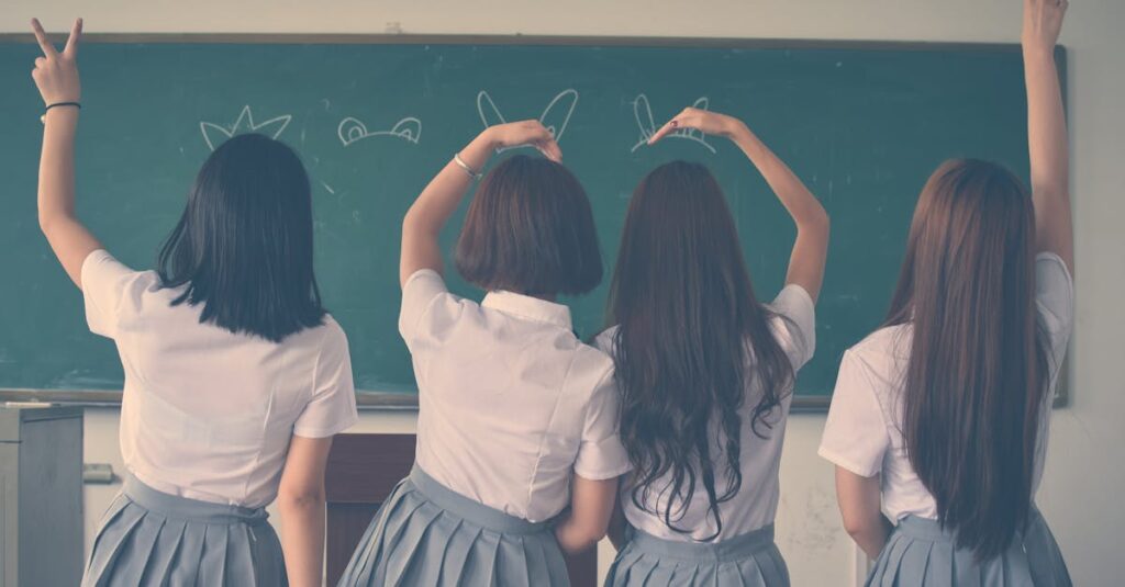 découvrez tout ce qu'il faut savoir sur les étudiants français : leur vie quotidienne, leurs études, leurs aspirations et les particularités du système éducatif en france.