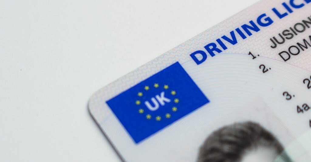 découvrez ce qu'est une licence, ses différents types, son utilité et comment l'obtenir. tout ce que vous devez savoir sur les licences en france, de l'enseignement au permis de conduire.
