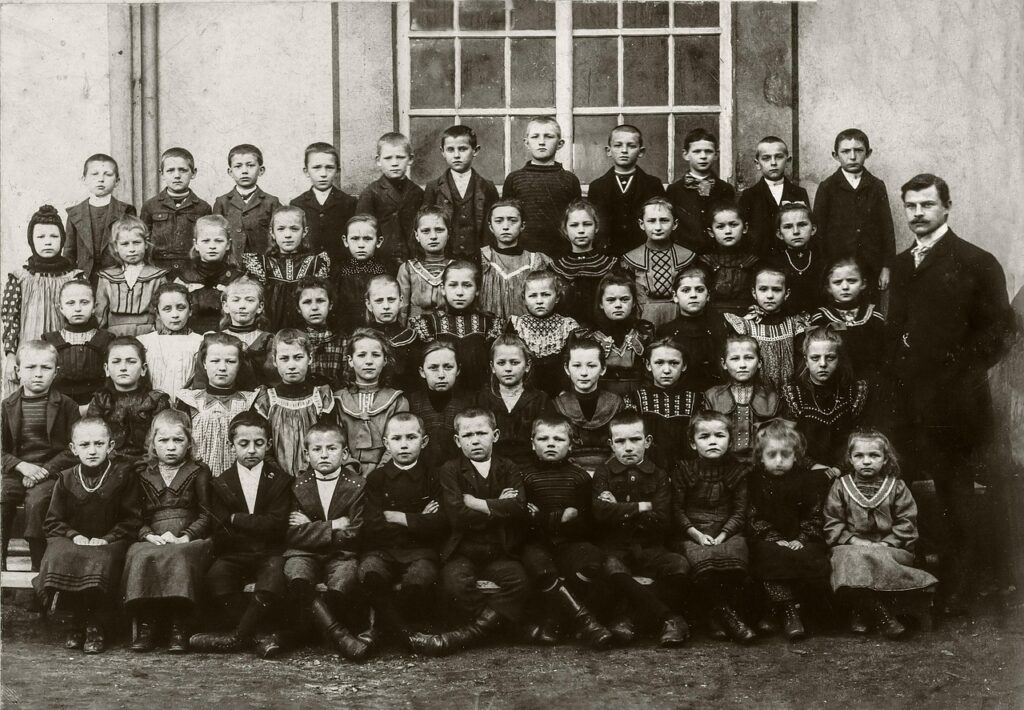 découvrez l'éducation populaire : un mouvement éducatif participatif qui valorise la coopération, l'apprentissage collectif et l'émancipation sociale pour tous.