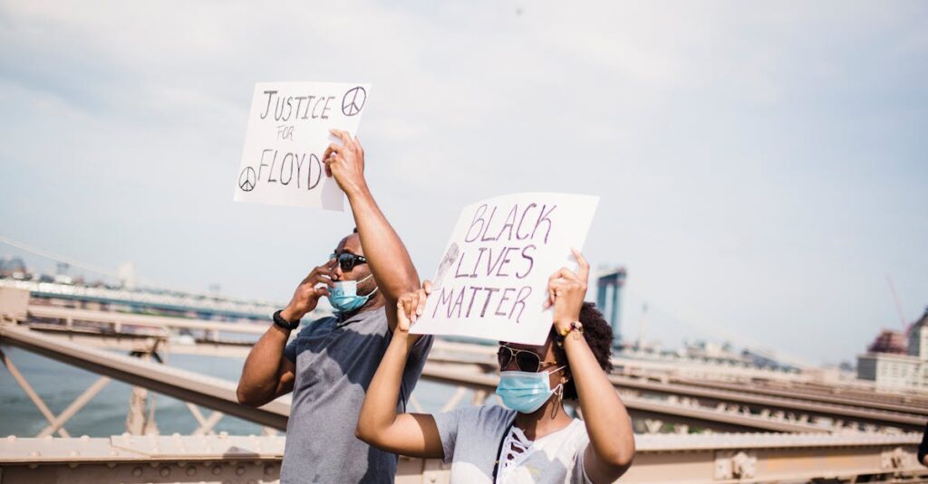 découvrez les différentes formes de racisme, ses origines historiques et ses impacts sur notre société. apprenez comment combattre la discrimination et promouvoir l’égalité et le respect entre tous.