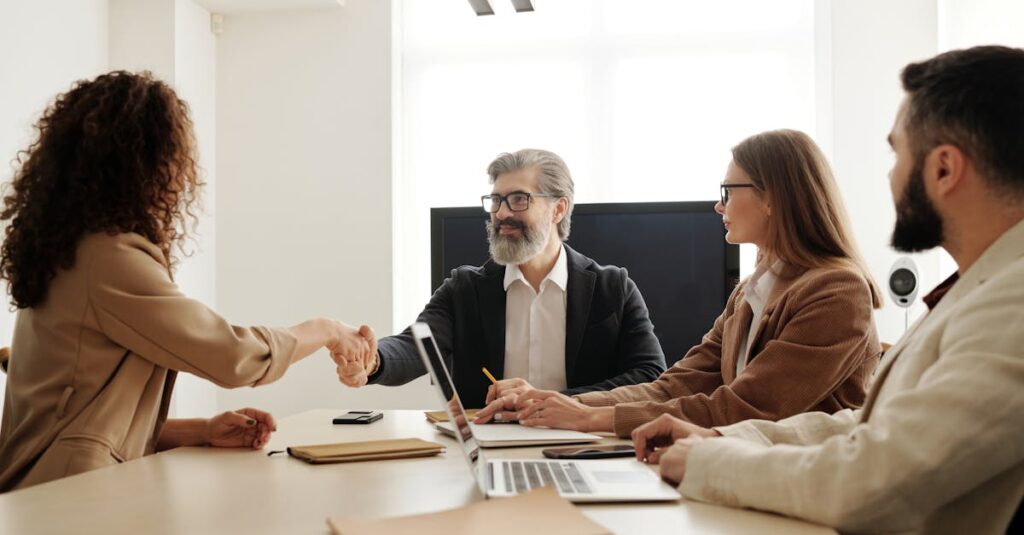découvrez comment faire face à la crise du recrutement : défis actuels, solutions innovantes et conseils pour attirer les meilleurs talents malgré la pénurie de candidats.