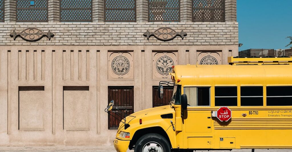 découvrez l'importance de l'éducation à la sécurité routière : conseils, bonnes pratiques et ressources pour sensibiliser les conducteurs et piétons de tous âges à adopter des comportements sûrs sur la route.