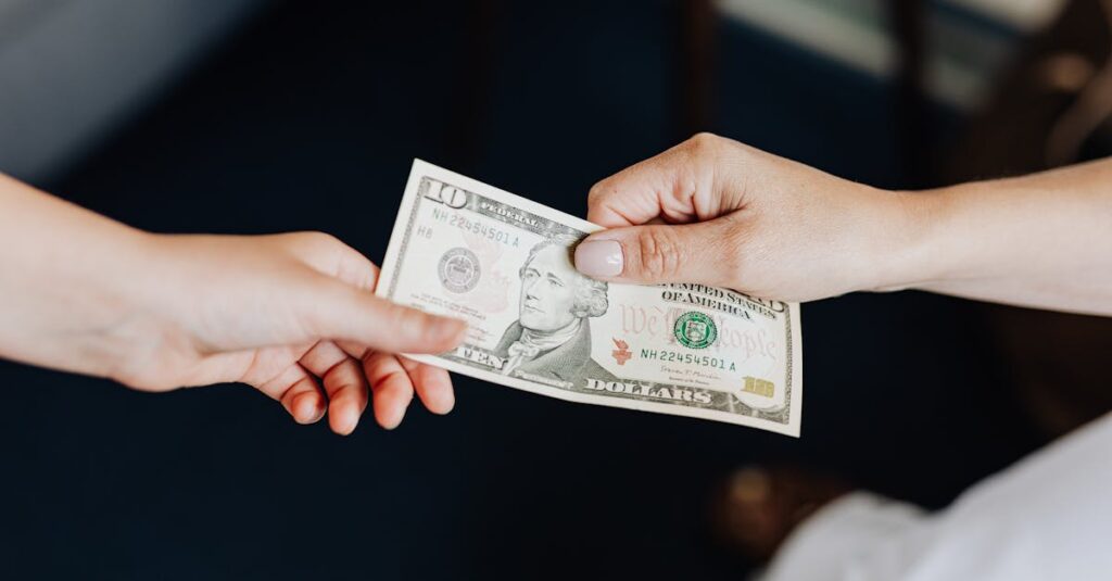 découvrez tout ce qu'il faut savoir sur le salaire : définition, calcul, conseils pour négocier, droits des salariés et tendances actuelles sur le marché du travail.
