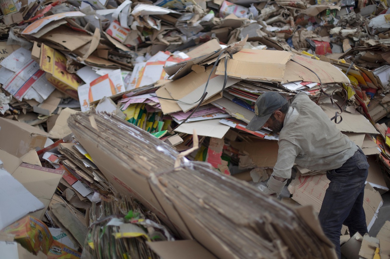 découvrez le rôle essentiel des travailleurs sociaux, leurs missions d'accompagnement et de soutien auprès des personnes en difficulté pour favoriser le bien-être et l'inclusion sociale.