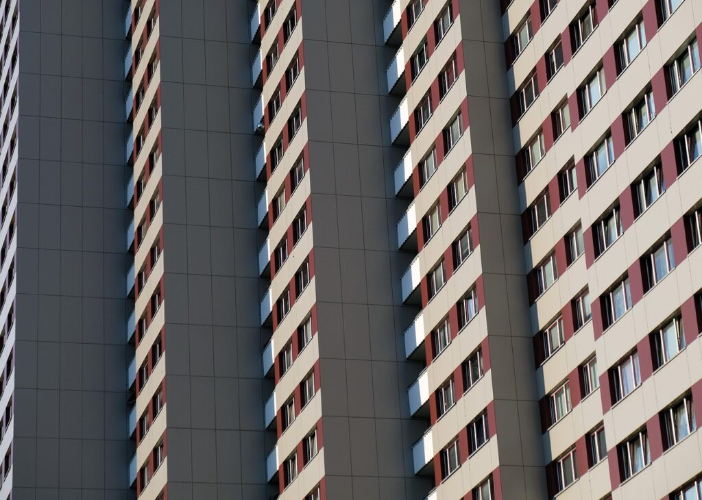 découvrez les causes et solutions face à la pénurie de personnel dans divers secteurs. analyse des impacts et stratégies pour surmonter le manque de main-d'œuvre.