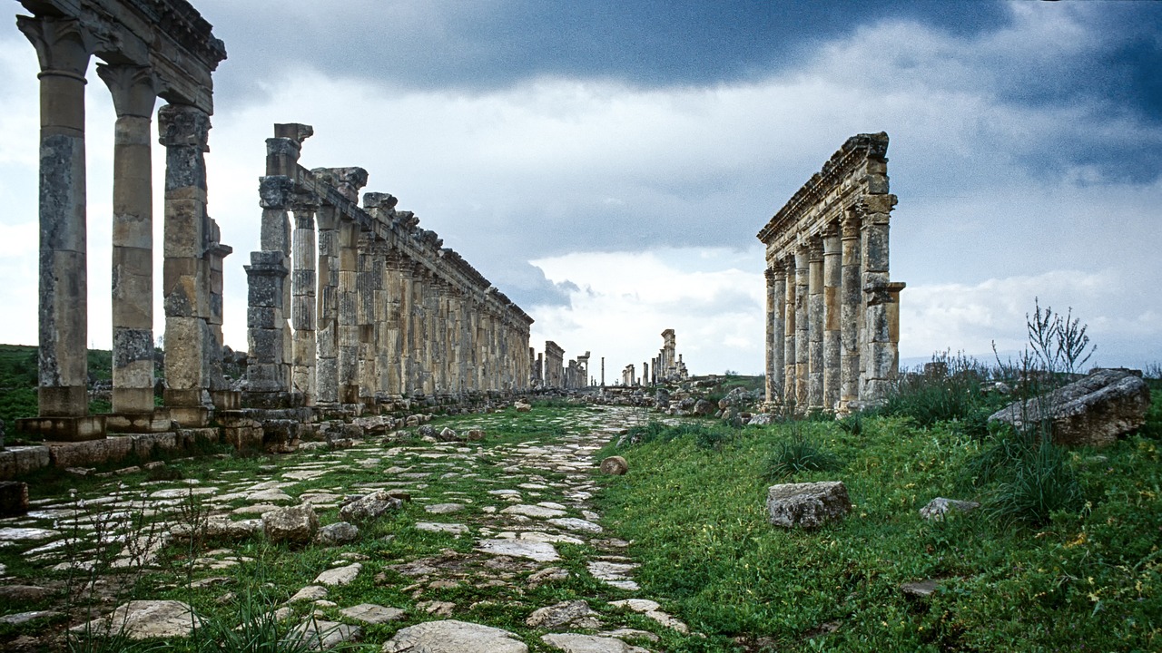 découvrez la syrie, un pays riche en histoire et en culture, aux paysages variés et à la gastronomie savoureuse. explorez ses sites archéologiques, ses villes anciennes et sa population accueillante. plongez dans un voyage fascinant au cœur du moyen-orient.