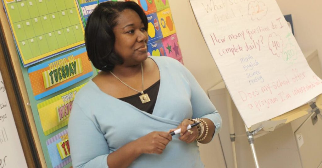 découvrez le métier de teacher : missions, compétences requises, parcours de formation et conseils pour exercer cette profession essentielle dans le domaine de l'éducation.