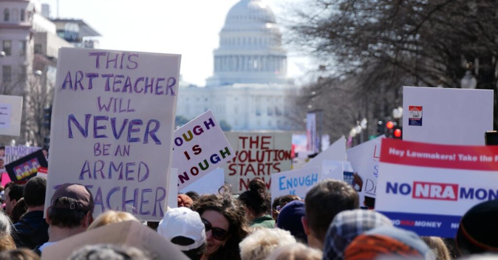 découvrez les raisons et les enjeux derrière la protestation des enseignants : revendications, contexte social, et impact sur l’éducation en france.