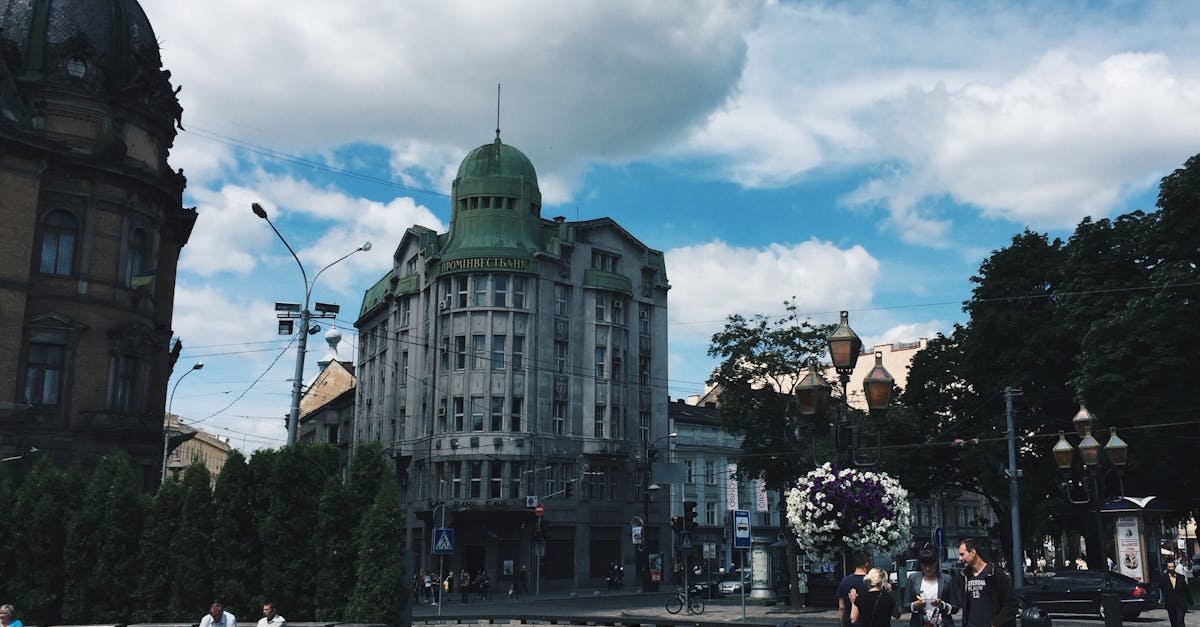 découvrez l'ukraine, un pays riche en histoire et en culture, connu pour ses paysages variés, sa gastronomie savoureuse et son patrimoine architectural remarquable. explorez les traditions ukrainiennes, les villes dynamiques et les récits inspirants de resilience face aux défis contemporains.