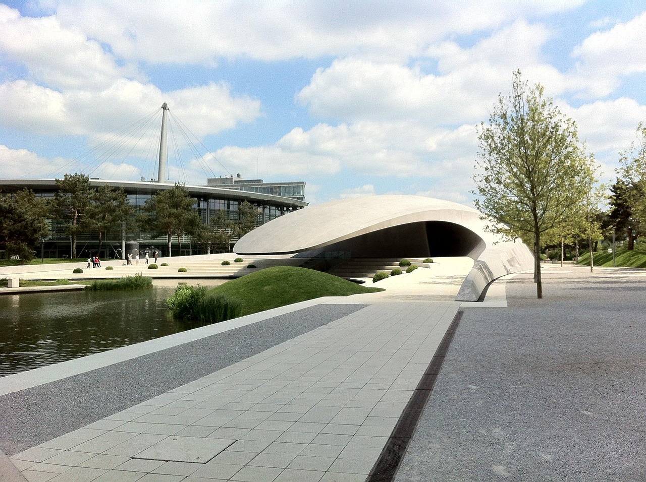 Quelles sont les raisons de la visite de l’ancien ministre de l’Éducation nationale à La Baule ?